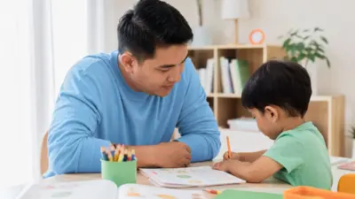 Orang tua Indonesia mendampingi anak memilih aktivitas belajar dengan buku dan krayon di meja