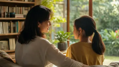 Ibu dan remaja perempuan berbincang hangat di ruang tamu sambil menonton drama romansa untuk menjaga mental health anak