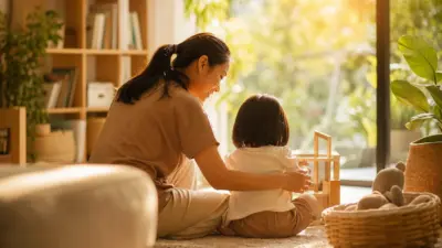 Orang tua menerapkan parenting positif saat anak belajar berbagi mainan dengan teman di ruang keluarga yang hangat
